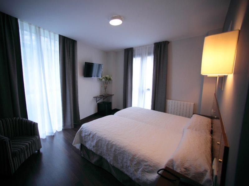 Hotel Sirimiri Більбао Екстер'єр фото